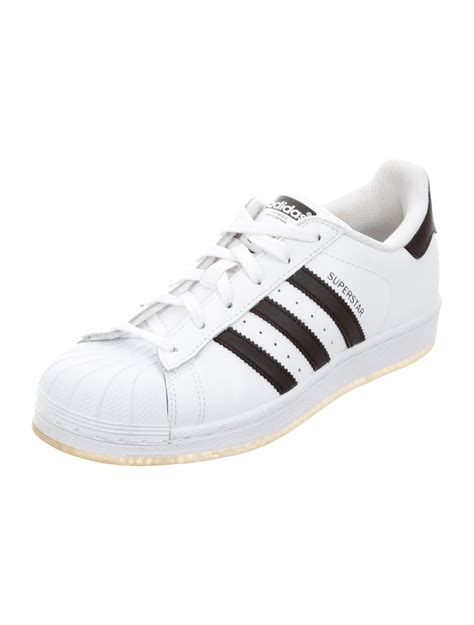 adidas women's low-top sneakers